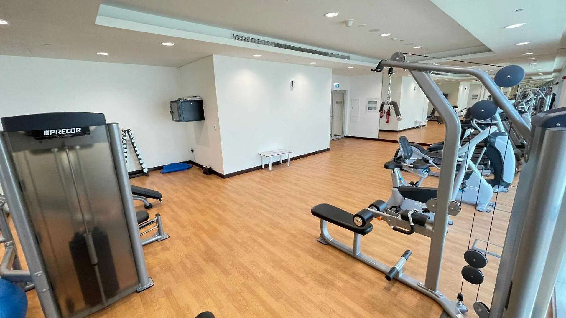 Oyo Home 1382 Spacious 1 Bhk With Balcony Abu Dhabi Förenade Arabemiraten